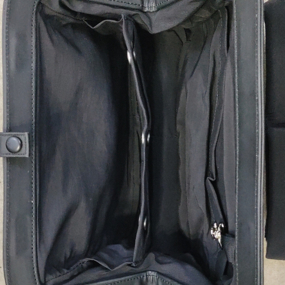 Petunia Pickle Bottom Diaper Bag Handbag - Picture 13 of 14